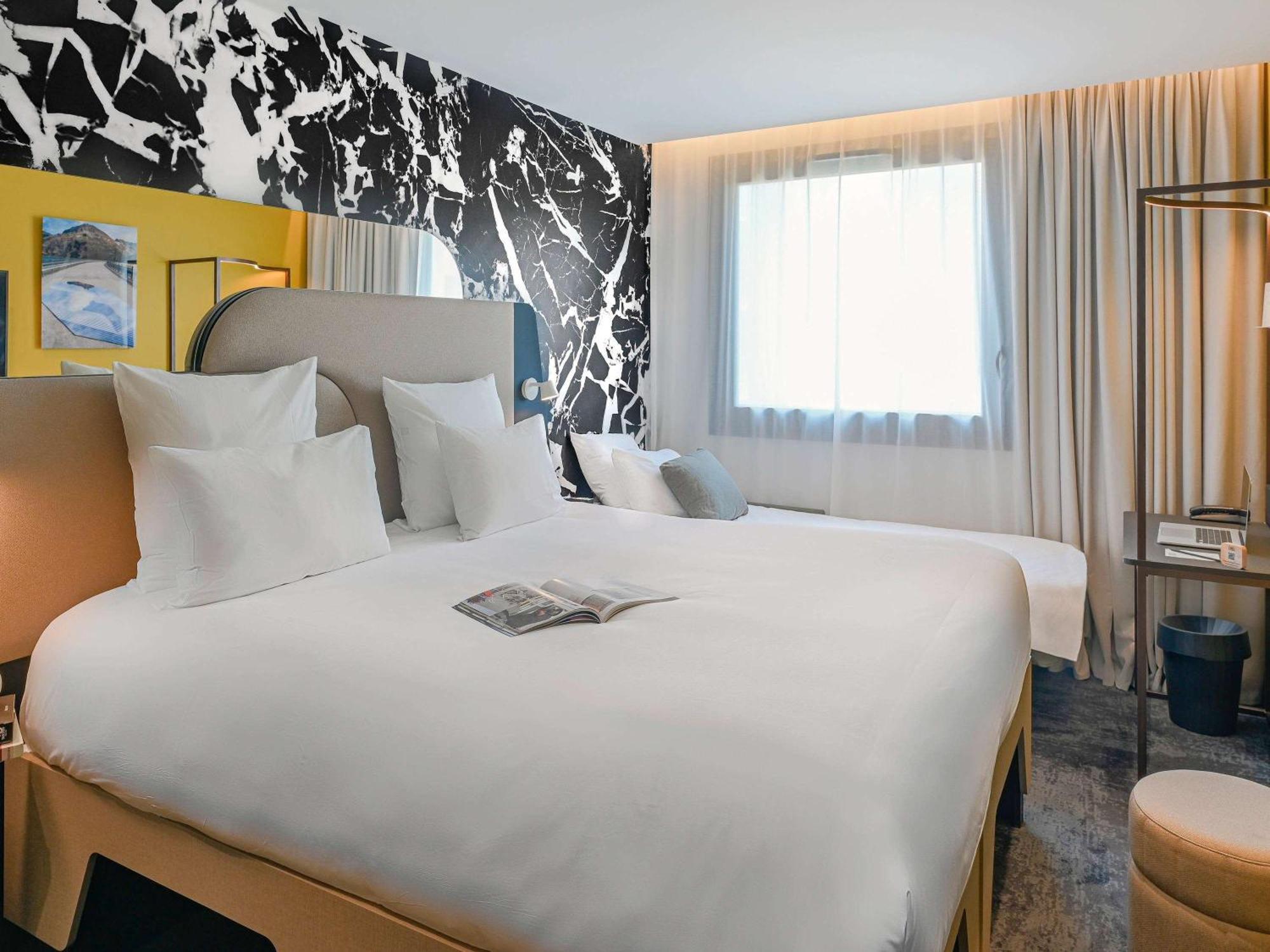 Tribe Paris La Defense Esplanade Hotel กูร์เบอวัวร์ ภายนอก รูปภาพ